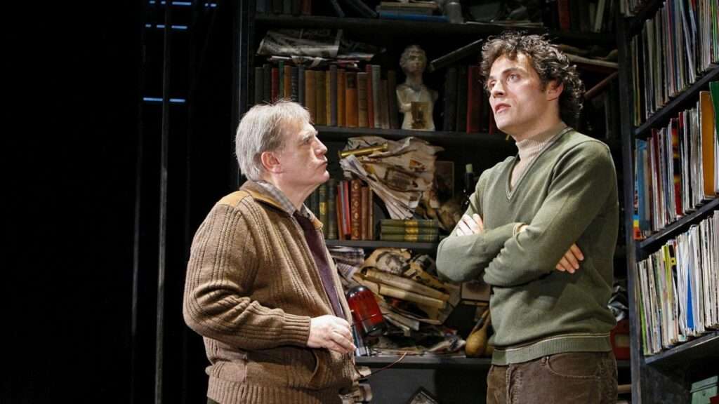Brian Cox (Max), Rufus Sewell (Jan) in ROCK 'N' ROLL by Tom Stoppard at the Jerwood Theatre Downstairs, Royal Court Theatre. Photo: Donald Cooper/Alamy