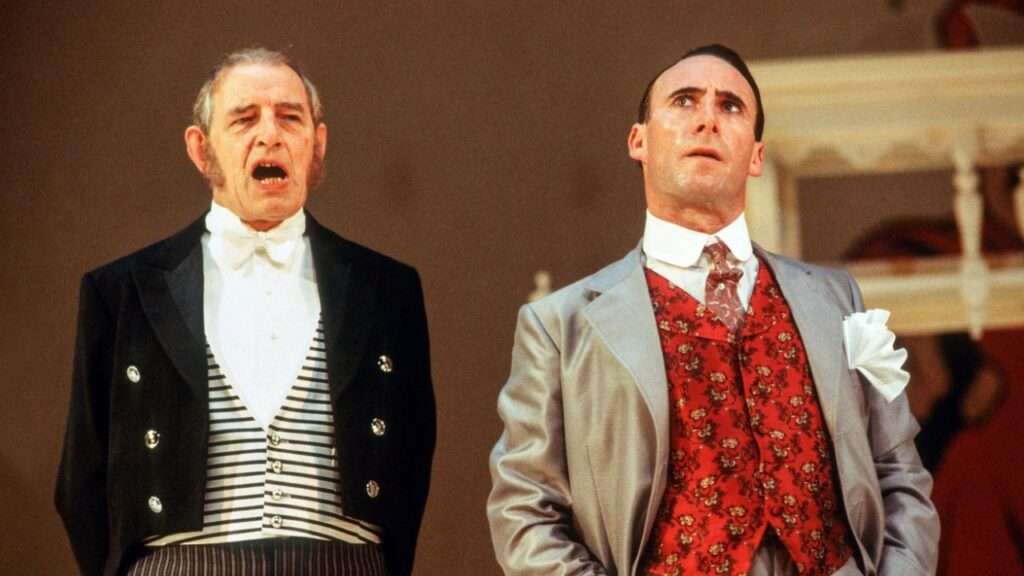 Trevor Martin (Bennett), Antony Sher (Henry Carr) in TRAVESTIES by Tom Stoppard at the Royal Shakespeare Company (RSC), Barbican Theatre, London EC2 16/09/1993. Photo: Donald Cooper/Alamy
