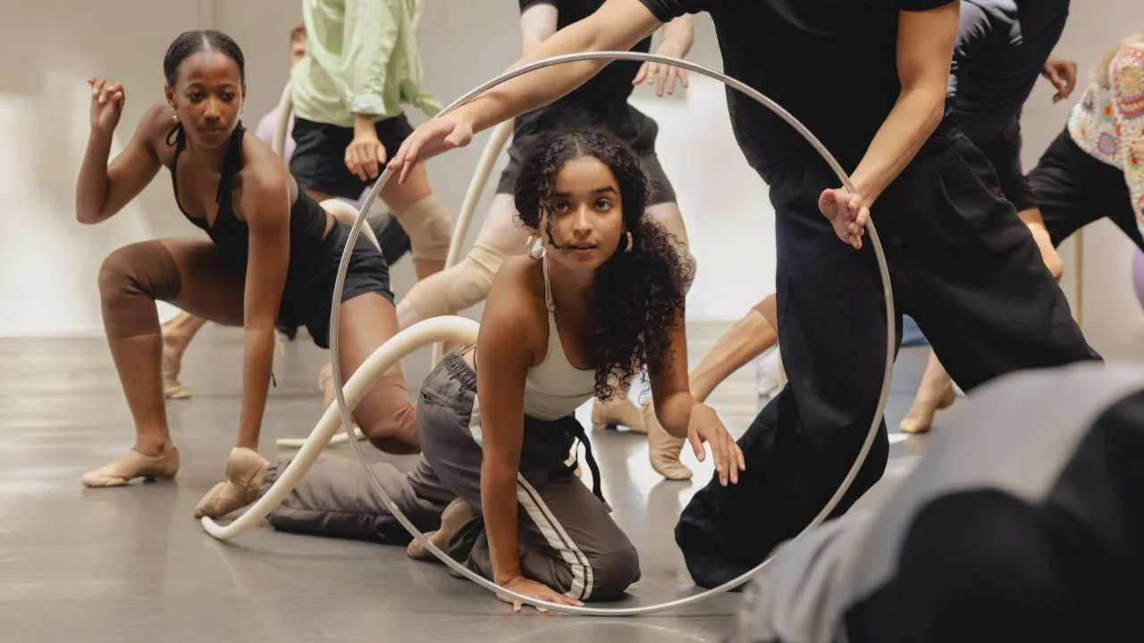 CATS. Josie Chambers-Sims, Taziva-Faye Katsande and cast in rehearsals. Credit Mark Senior.