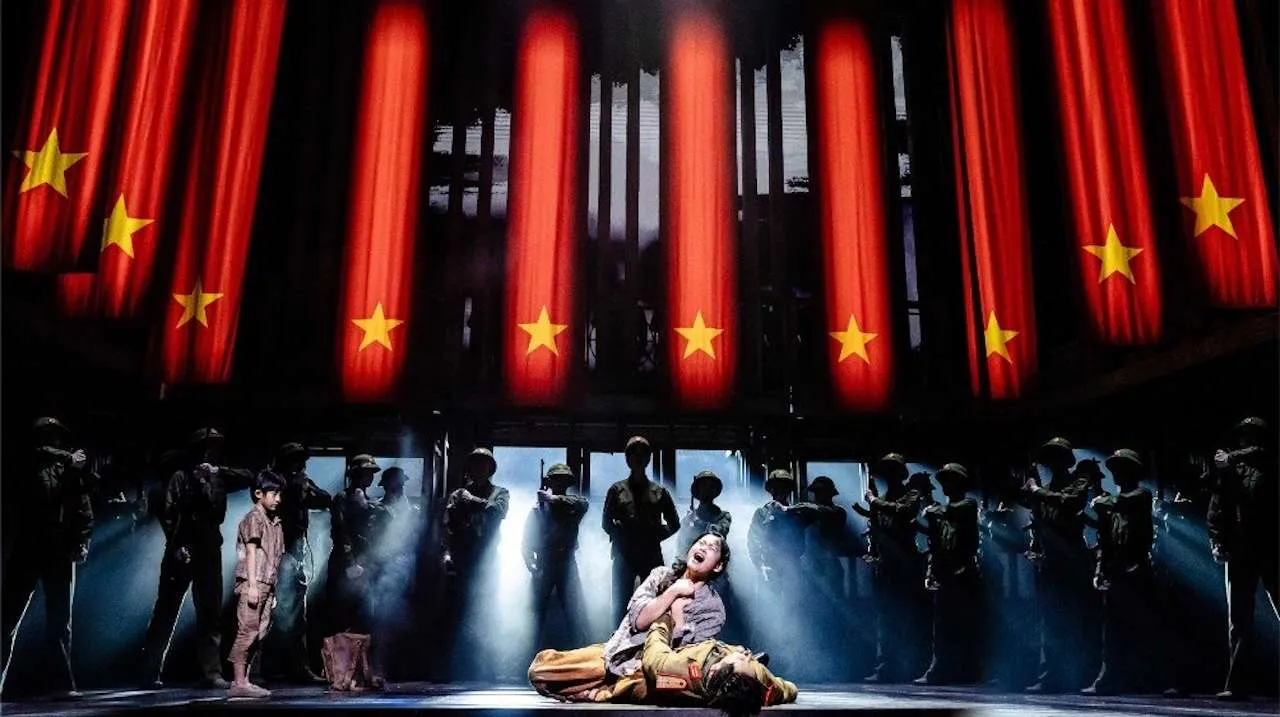 MISS SAIGON. Photo by Danny Kaan.