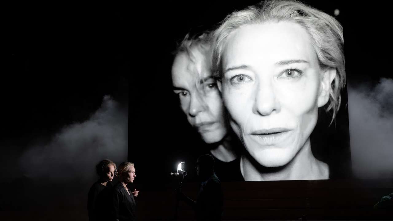Cate Blanchett (Alma) and Nina Hoss (Elisabeth) in Electra Persona at the National Theatre. Photo by Monika Rittershaus