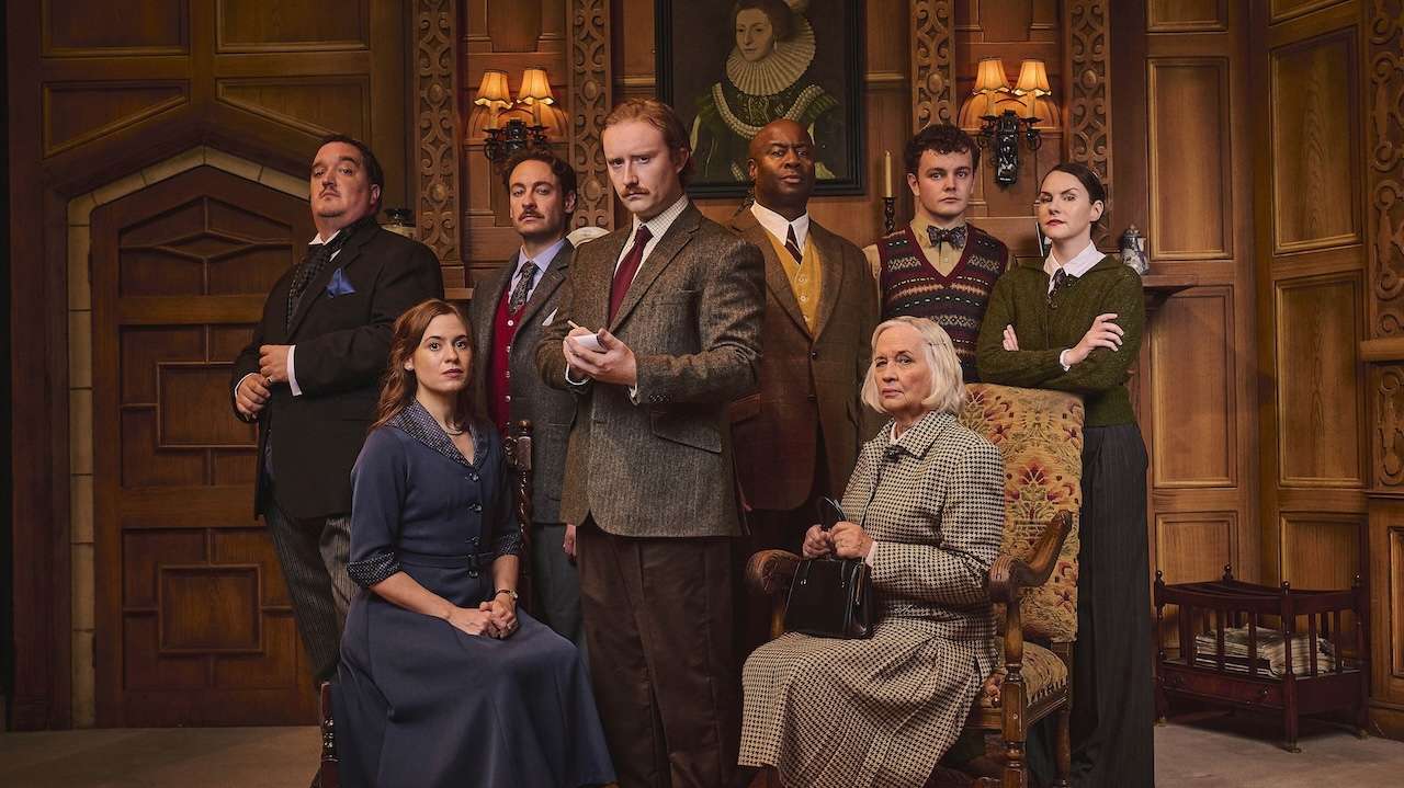 The cast for THE MOUSETRAP UK TOUR. Photo by Matt Crockett
