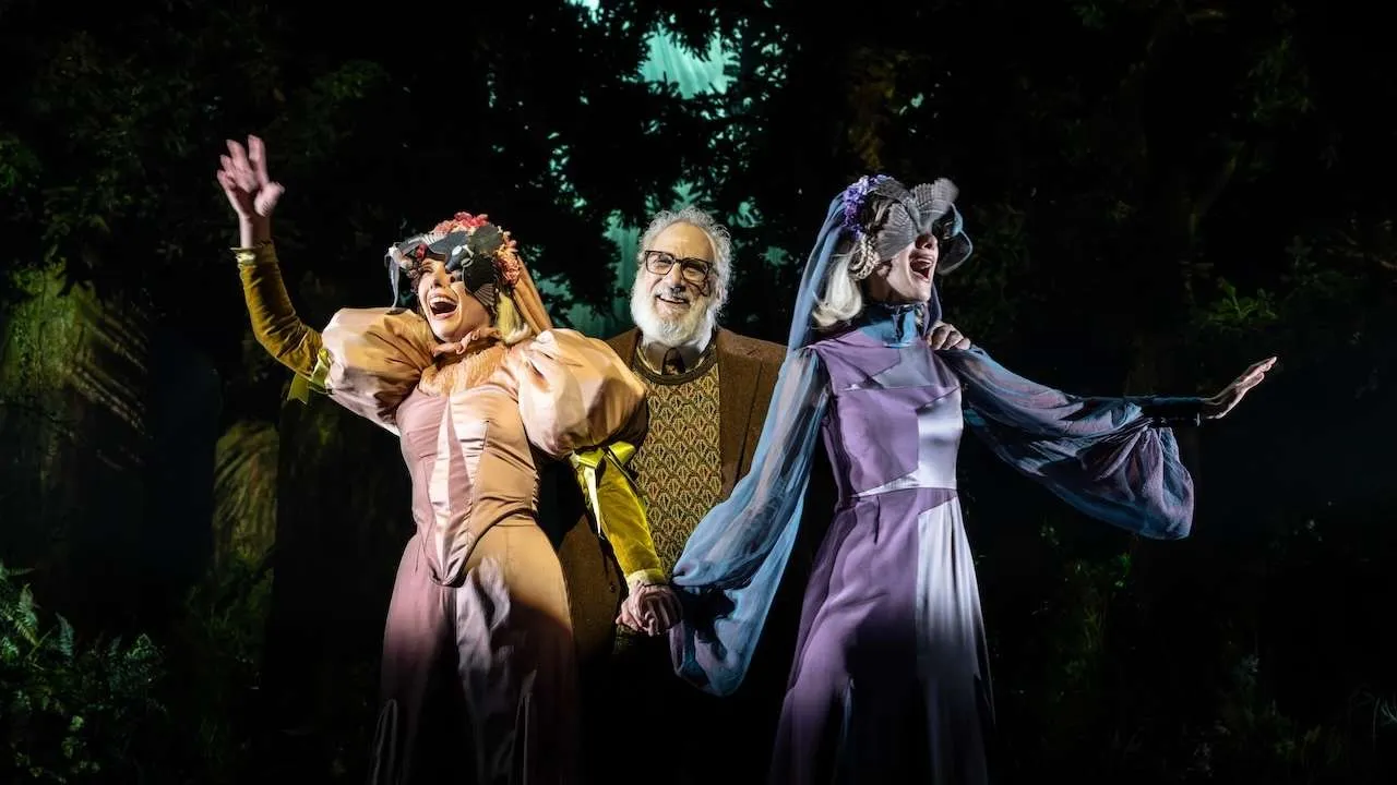 Gabrielle Lewis Dodson (Florinda), Michael. S Seigel (Narrator), Hana Ichijo (Lucinda). Photo by Johan Persson